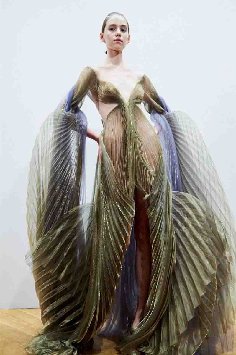 Iris van Herpen 艾里斯·范·荷本