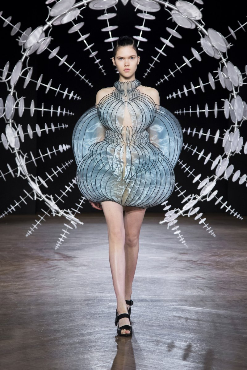 Iris van Herpen 艾里斯·范·荷本