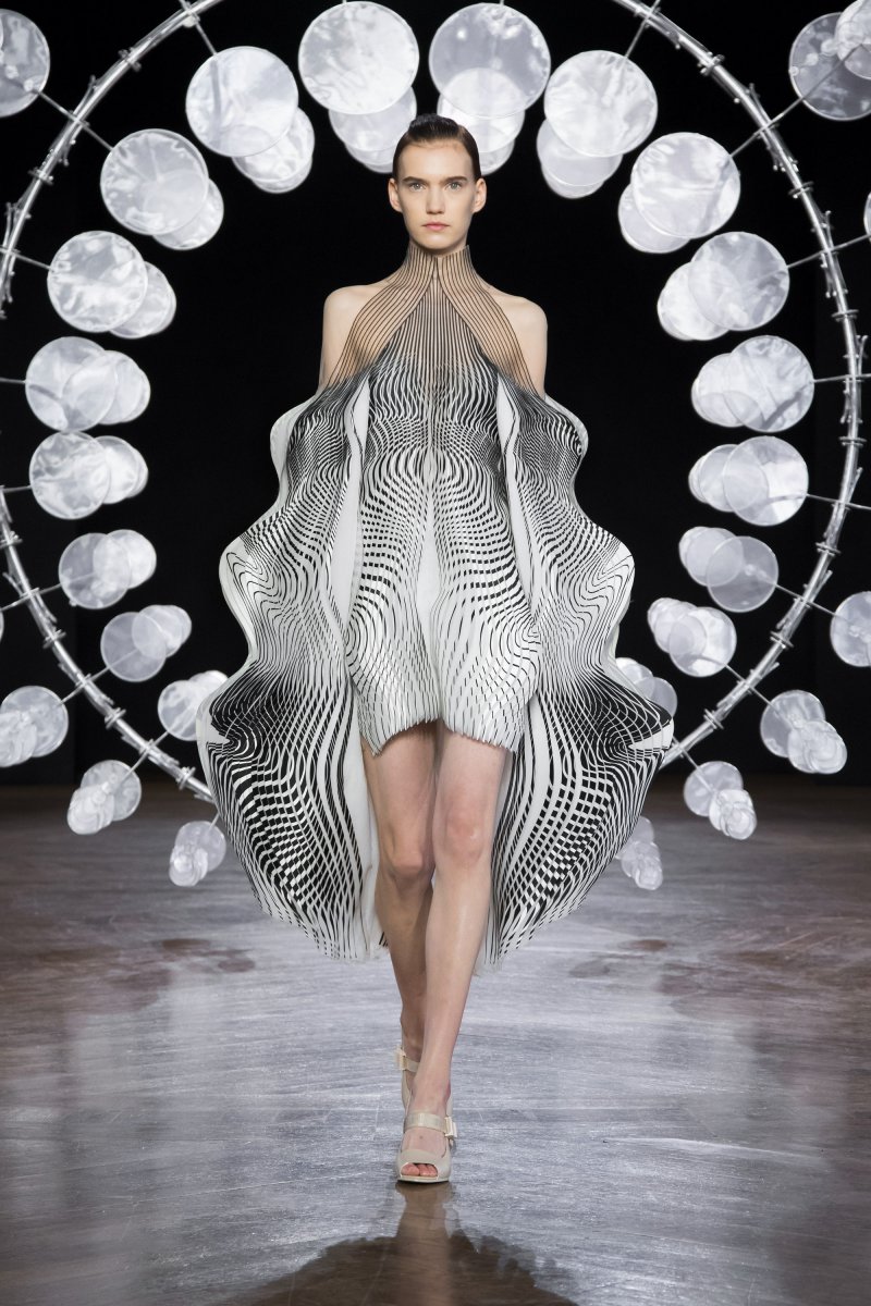 Iris van Herpen 艾里斯·范·荷本