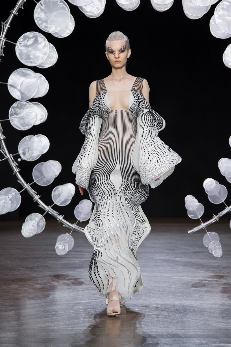 Iris van Herpen 艾里斯·范·荷本