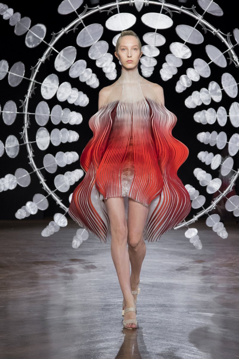 Iris van Herpen 艾里斯·范·荷本