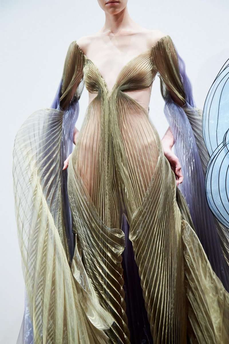 Iris van Herpen 艾里斯·范·荷本