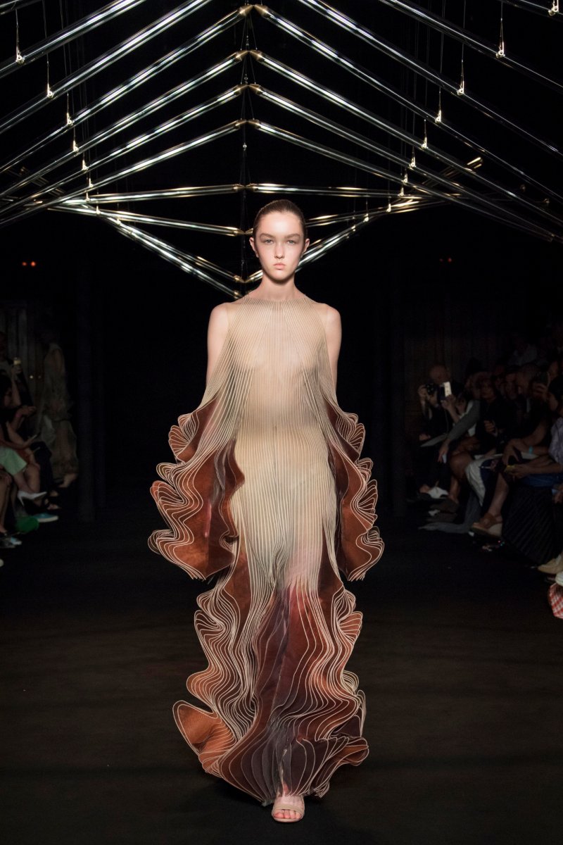 Iris van Herpen 艾里斯·范·荷本