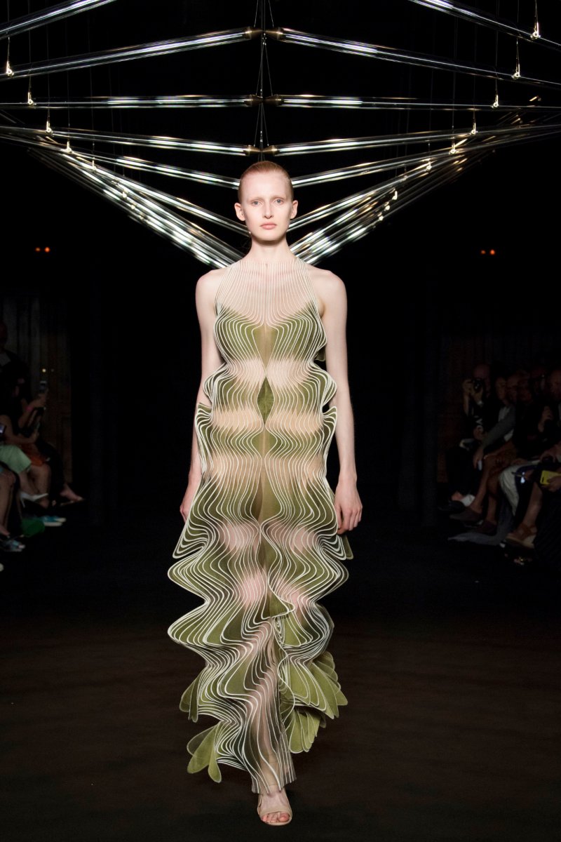 Iris van Herpen 艾里斯·范·荷本