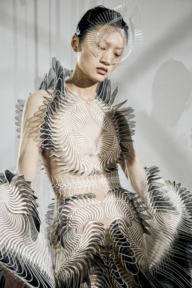 Iris van Herpen 艾里斯·范·荷本