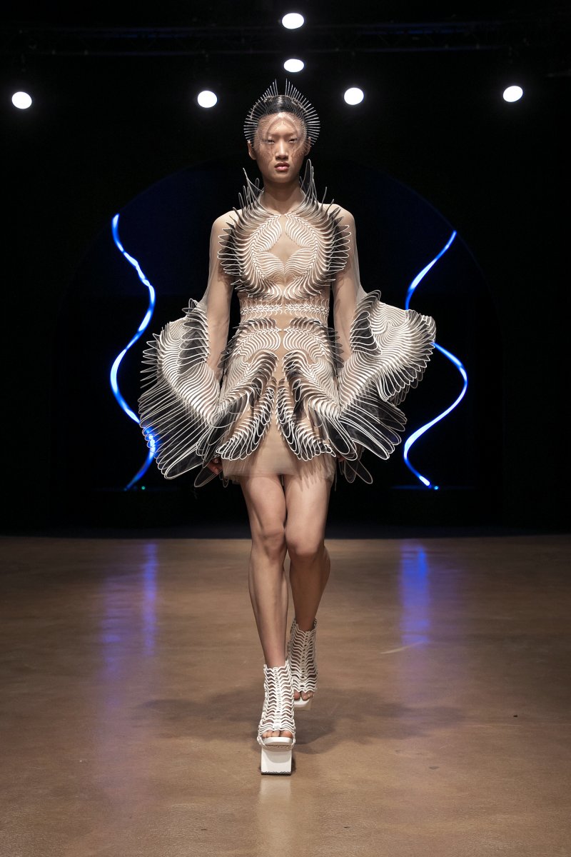 Iris van Herpen 艾里斯·范·荷本